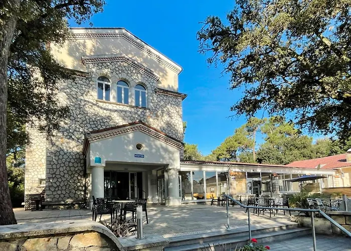 Resort Les Buissonnets 3*